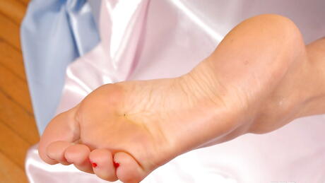 Sexy russian cutie Candy Alexa in pantyhose in nasty foot fetish action 